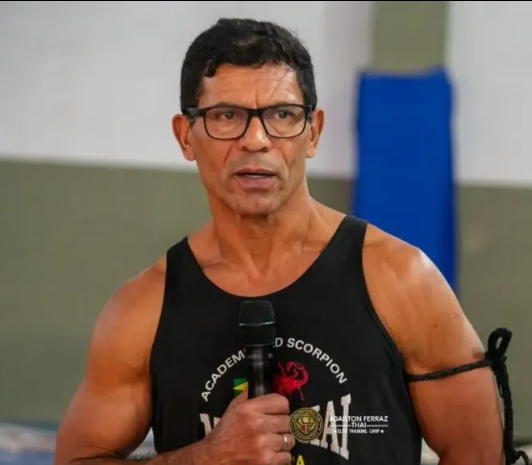 Professor Adailton Ferraz